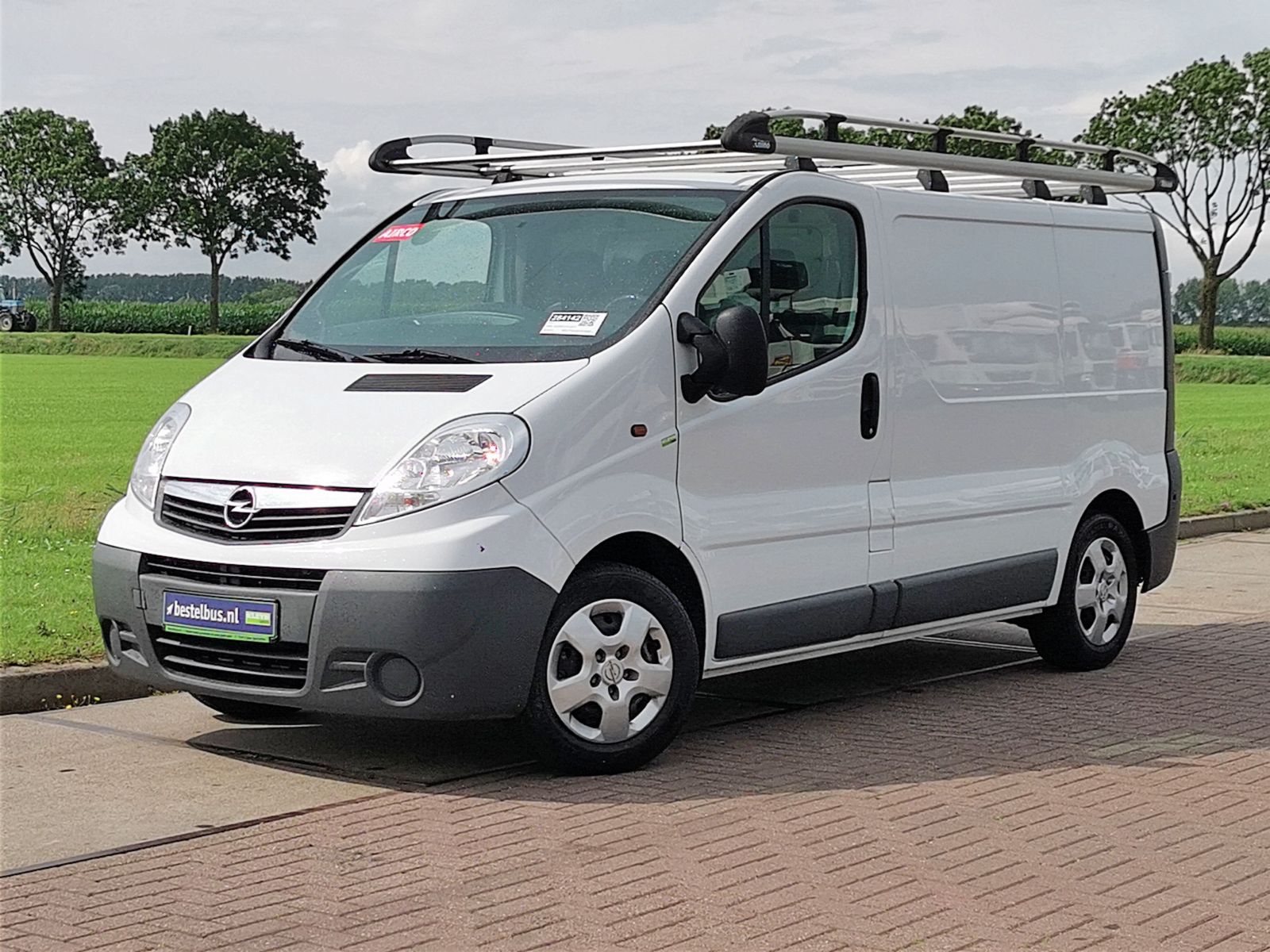 DIS KAPI ACMA KOLU ON SAG TRAFIC II/VIVARO